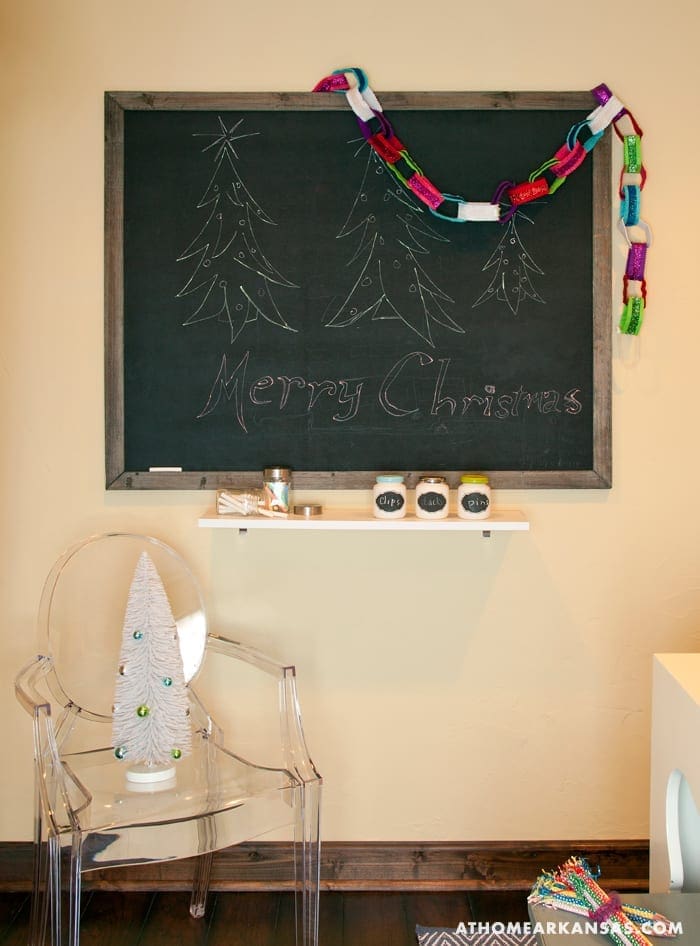 Blackboard with a Christmas tree drawing and ‘Merry Christmas’ text.